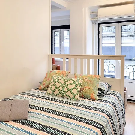 Need Is Lisbon- Downtown Daire